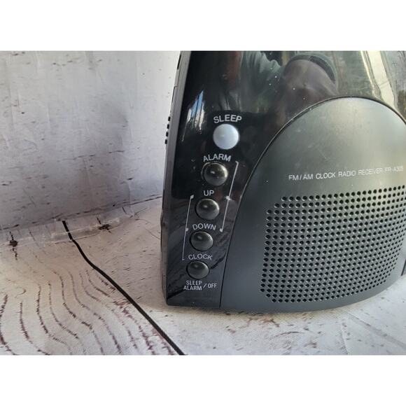 Aiwa am/fm Clock Radio Receiver w/snooze feature. Model#FR-A305U Works - Picture 4 of 9